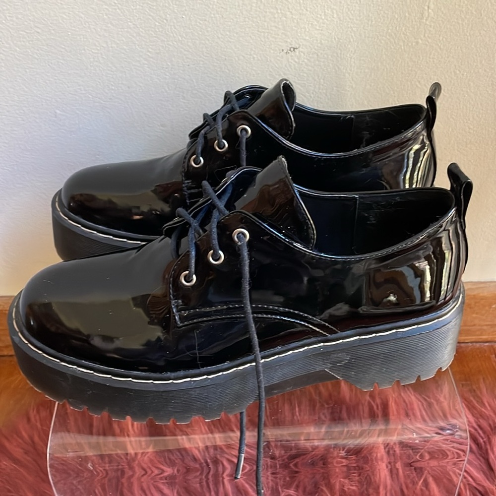 Vegan Faux Patent Leather Platform Oxford Shoes - size 10. EUC